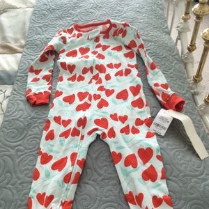 NEW w/tags Carters 3T heart footed onesie pajamas.